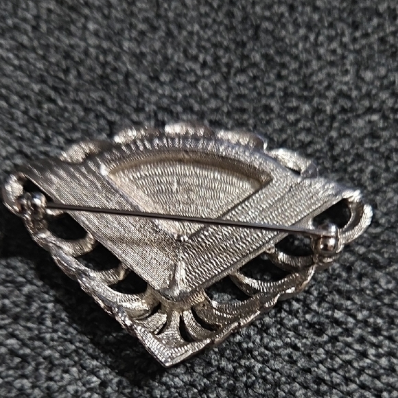 Avon‎ Vintage Black & Yellow Ornate Silver Tone Set- Brooch & Earrings - Picture 4 of 5